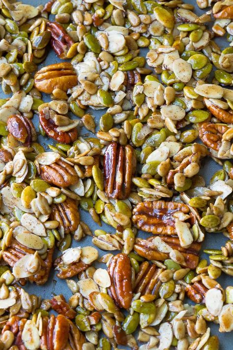 Fall Snack Mixes, Homemade Snacks Recipes, Trail Mix Recipe, Healthy Snack Choices, After School Activities, Healthy Homemade Snacks, Trail Mix Recipes, Pumpkin Seed Recipes, Maple Pumpkin