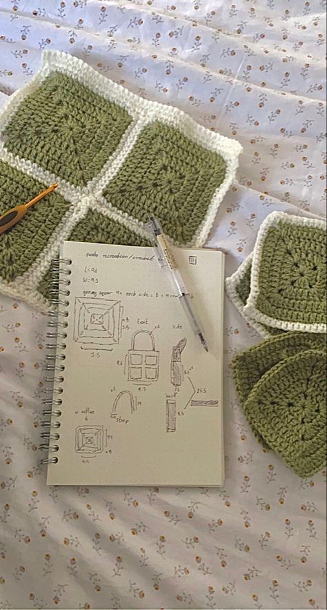 Person Crocheting Aesthetic, Crochet Asethic Wallpaper, Chroceting Aesthetic, Crochet Asethic, Crochet Aesthetic Wallpaper, Crochet Blanket Sweater, Crochet Step By Step, Blanket Tutorial, Crochet Baby Blanket Pattern