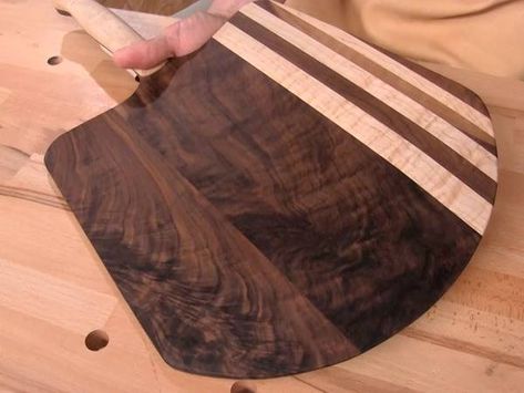 Bandsaw Projects, Make A Pizza, Pizza Spatula, Pizza Board, Diy Pizza, Butcher Blocks, Wood Utensils, Wooden Chopping Boards, Pizza Peel