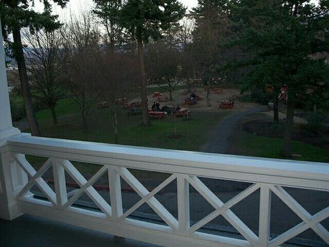 Porch Railing Ideas, Porch Rails, Front Porch Railings, Patio Railing, Deck Remodel, Rent House, Brick Detail, Building A Porch, Railing Ideas