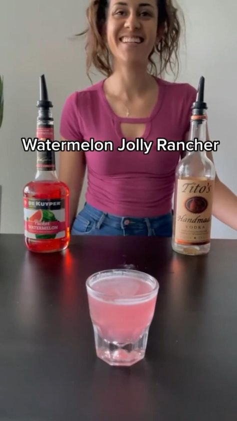 Watermelon Jolly Rancher, Alcoholic Drink Recipe, Jolly Rancher Shot, Alcholic Drinks, Cocktail Drinks Alcoholic, Mixed Drinks Alcohol, Yummy Alcoholic Drinks, Liquor Drinks, Recipes Yummy