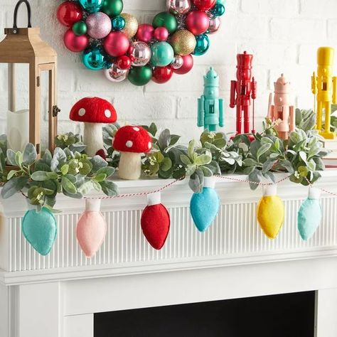 Light Green And Red Christmas Decor, Red And Light Blue Christmas Decor, Retro Christmas Garland, Bright Christmas Aesthetic, Colorful Christmas Diy, Bright Color Christmas Decor, Campy Christmas, Funky Christmas Decor, Merry And Bright Christmas Decor