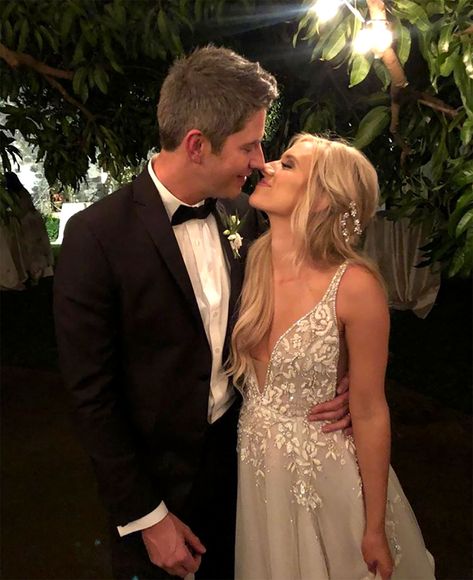 Lauren Luyendyk, Lauren Burnham, Famous Wedding Dress Designers, Arie Luyendyk Jr, Celebrity Bride, Bridesmaid Hair Long, Popular Wedding Dresses, Celebrity Wedding Dresses, Iconic Weddings