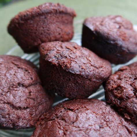 Vegan Chocolate Banana Donut-Muffins New York Times Cooking, Louisiana Cuisine, Doughnut Muffins, Chocolate Doughnuts, Donut Muffins, Baked Donuts, Baking Project, Chocolate Muffins, Vegetarian Cooking