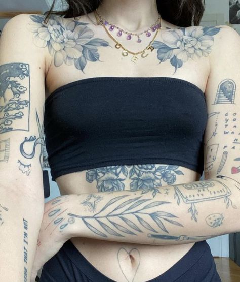 Women With Shoulder Tattoos, Delicate Womens Tattoos, Scattered Tattoos Women, Sleeve Styles Tattoo, Tiny Patchwork Tattoo Sleeve, Tattoo Theme Ideas, Patchwork Body Tattoos, Women's Arm Tattoos, Shoulder Tattoos For Women Patchwork