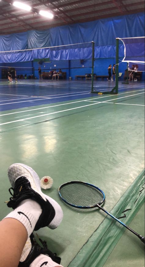 Badminton Aesthetic Boy, Badminton Snap, Badminton Bat, Badminton Aesthetic, Badminton Videos, Badminton Pictures, Playing Badminton, Chicos Aesthetic, Pinterest Predicts