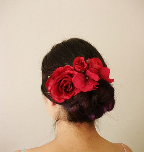 Color Guard Hair, Spanish Hairstyles, Quinceanera Hairstyles, Flowers In Her Hair, Hairstyles For Layered Hair, Hair Tips Video, Long Hair Wedding Styles, Wedding Hair Inspiration, Rose Hair