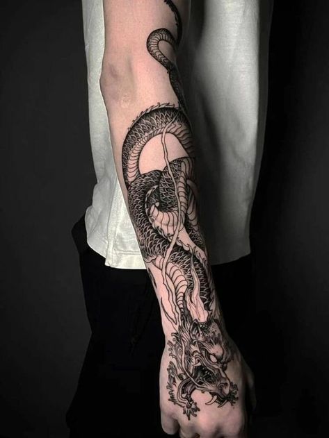 Tattoos Masculinas, Dragon Tattoo Arm, Dragon Tattoos For Men, Tattoo Forearm, Dragon Sleeve Tattoos, Snake Tattoo Design, Tattoo Inspiration Men, Dragon Tattoos, Best Tattoos For Women