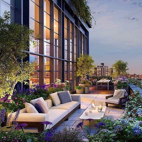 Penthouse New York, Penthouse Terrace, Design Per Patio, German Town, New York Penthouse, Apartment Balcony Garden, Balkon Decor, Rooftop Terrace Design, Rooftop Design