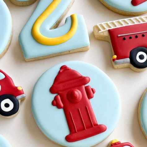 Dolores • Cookie Artist • Los Angeles on Instagram: "🔥🚨Calling all firefighters!🚨🔥 . . . . . #firefightercookies #firetruckcookies #soundthealarm #soundthealarmcookies #firecookies #firehosecookies #firehydrantcookies #birthdaycookies #cookies #cookiedecorating #decoratedsugarcookies #decoratedcookies #sugarcookies #cookieart #royalicingcookies #sugarcookiedecorating #cookiedecorator #customcookies #sugarcookiemarketing #626eats #pasadenacookies #626foodie #sgveats #sgvcookies #losangelescookies #pasadenabakery #altadena #losangelescustomcookies #decoratedcookieslosangeles #sugarcookieslosangeles" Firefighter Cookies, Round Sugar Cookies, Fire Hydrant Cookies, Firefighter Cookie, Fireman Party, Firefighter Party, Cookie Pie, Fire Fighter, Birthday Themes