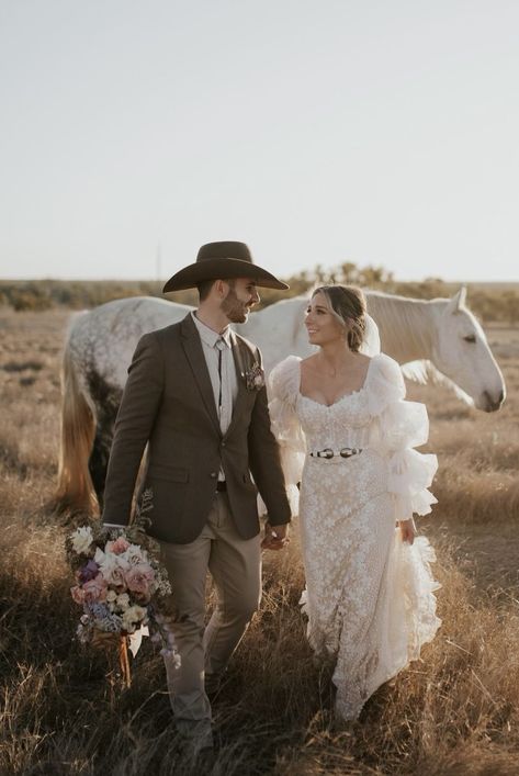 Ranch Style Weddings, Country Theme Wedding, Catholic Wedding, Future Wedding Plans, Western Wedding, Bridal Shoot, Wedding Goals, Southern Wedding, Purple Wedding