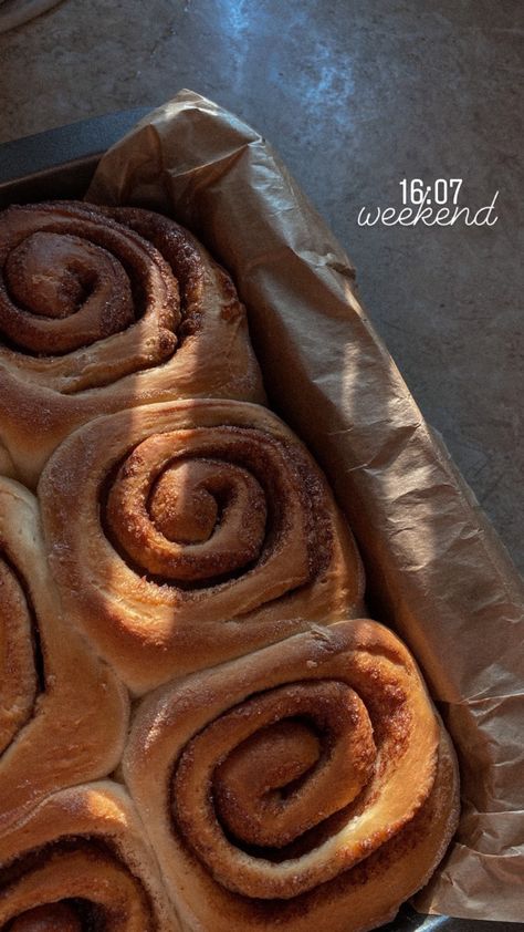 Brazil Vibes, Cinnabon Rolls, Butter Roll, Coffee Shop Photography, Italian Pasta Recipes, Delicacy Food, Dandelion Recipes, Food Videos Desserts, Baby Cake