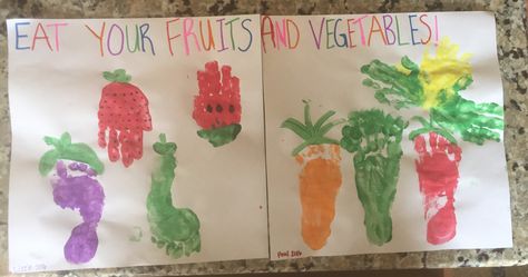 Fruits and vegetables handprints craft Healthy Food Preschool, Preschool Food, Vegetable Crafts, Fruit Crafts, Preschool Art Projects, Kids Vegetables, Easy Art For Kids, Baby Art Projects, Toddler Art Projects