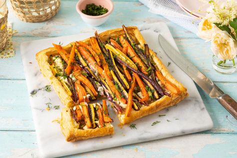 This Carrot Tart Is a Real Showstopper for Spring Partiesthepioneerwoman Carrot Tart, Vegetarian Easter, Carrot Cake Recipes, Easter Brunch Menu, Savory Tarts, Sweet Carrot, Easter Menu, Best Carrot Cake, Herb Cheese