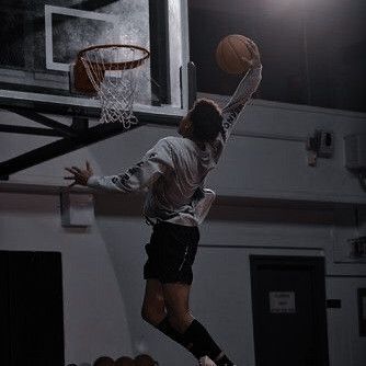 Photo Basket, Bola Basket, Basketball Is Life, Basketball Photography, Sports Romance, Sports Aesthetic, Basketball Wallpaper, Boys Basketball, Love And Basketball