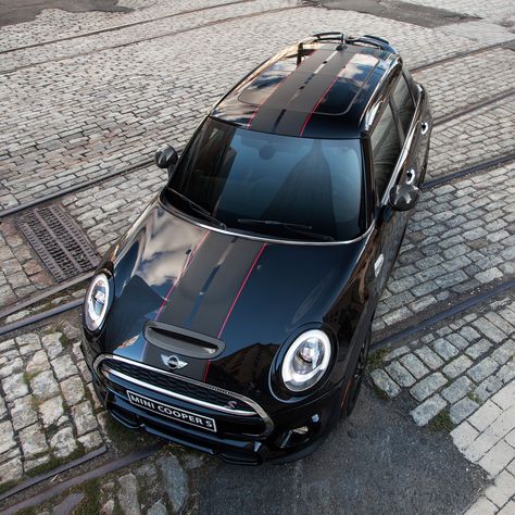 You can get bonnet or sport stripes on any MINI. Shown here, the Carbon Edition's unique stripes, in matte black with red pine striping. Mini Cooper Graphics, Mini Cooper Stripes, Black Mini Cooper, Mini Cooper Custom, Corsa Wind, Rally Stripes, Mini Cooper R56, Mini Cooper Clubman, Mini Copper