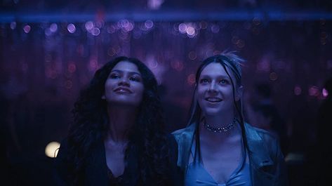 Euphoria (2019) Zendaya And Hunter Schafer, Zendaya And Hunter, Rue And Jules, School Drama, High School Drama, Hunter Schafer, Prom Decor, Prom Theme, Hbo Series