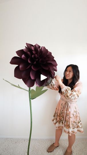 188K views · 16K reactions | Giant paper dahlia ball, just a few changes to the original dahlia, find template and tutorial on my link in bio 💕 | Sara Kim | handmadebysarakim · Original audio Crafts Using Paper, Crepe Paper Roses, Paper Dahlia, Pto Ideas, Projects For Adults, Dragon Party, Fairy Dragon, Romantic Flowers, Paper Crafts For Kids