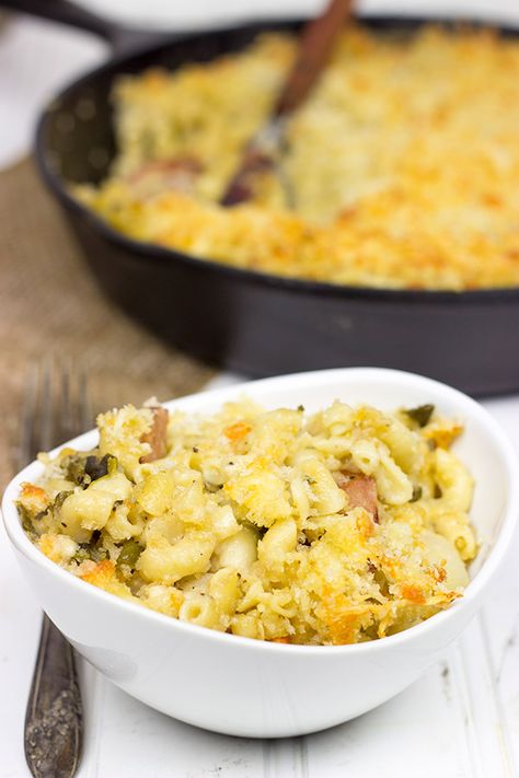 Forget boring mac and cheese! Make dinner exciting with this Roasted Poblano Mac and Cheese! Poblano Mac And Cheese Recipe, Poblano Mac And Cheese, Tasty Mac And Cheese, Entree Ideas, Roasted Poblano, Chorizo Sausage, Cheesy Recipes, Types Of Cheese, Stuffed Poblano Peppers