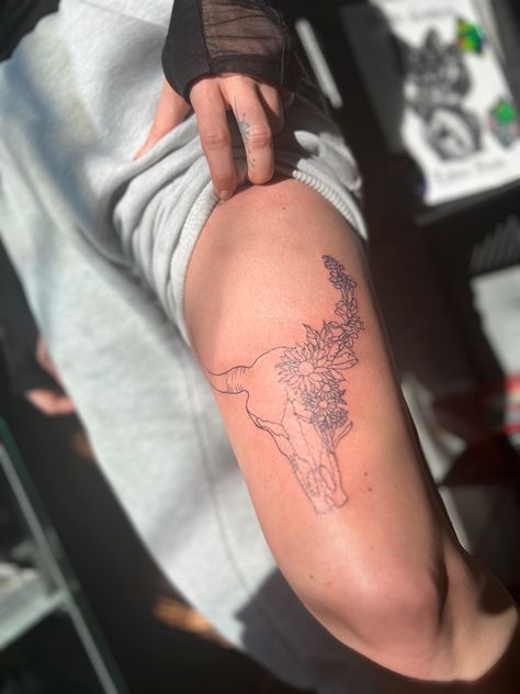 Longhorn Tattoo Flowers, Long Horn Tattoo With Flowers, Bull Skull Tattoo Above Knee, Half Sleeve Line Work Tattoo, Longhorn Tattoo Above Knee, Half Bull Skull Half Flower Tattoo, Longhorn Tattoo Thigh, Western Longhorn Tattoo, Bull Skull Knee Tattoo