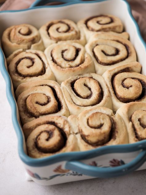 Sourdough Discard Cinnamon Rolls (Easy One Bowl Recipe!) - Bake With Jamie Sourdough Discard Cinnamon Rolls Easy, Sourdough Discard Breakfast, Sourdough Discard Cinnamon Rolls, Discard Cinnamon Rolls, Everything Sourdough, Sourdough Cinnamon Rolls, Rolls Easy, Cinnamon Rolls Easy, Easy Sourdough