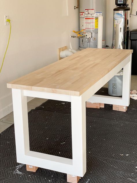 Diy Simple Desk, Desk Top Ideas, Homemade Desk, Simple Office Desk, Wood Desk Design, Diy Wood Desk, Diy Standing Desk, Diy Office Desk, Wood Desk Top