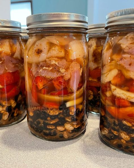 Chicken Fajita Canning Recipe and Spice Blend | The Canning Diva All American Pressure Canner Recipes, Canning Chicken Recipes, Canning Diva, Canning Meals, Dry Canning, Canning Soup Recipes, Canning Chicken, Canning Meat, Homestead Cooking