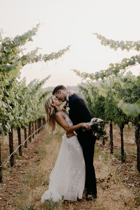 This gorgeous California wedding at Chateau St Jean takes a minimalistic approach to let the beauty of the venue shine through. With elegant acrylic signage, lush blush roses, and bridesmaids in mismatched ivory dresses, this wedding is a wine-country dream come true! Wine Vineyard Wedding, Winery Wedding Photos, Wedding Shot List, Wedding Photo Ideas, Wine Country California, Wine Wedding, Ivory Dresses, Photo Couple, Winery Weddings