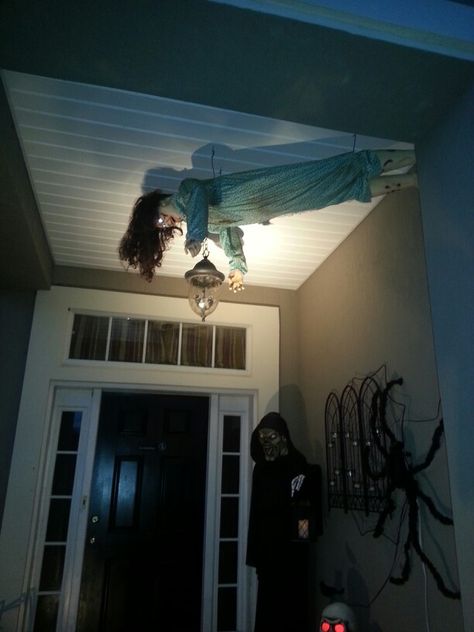 Exorcist hanging on ceiling from Halloween.  Tie a string to bathroom door knob to make it move up and down in stairway. Garage Halloween Party, Insane Asylum Halloween, Halloween Ceiling, Asylum Halloween, Halloween Garage, Halloween Haunted House Decorations, Scary Halloween Decorations Diy, Dekorasi Halloween, Halloween Outside