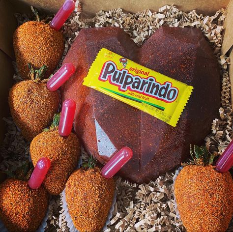 Chamoy Strawberries Instagram ky_creations Chamoy Strawberries, Chamoy Apples, Chamoy Candy, Candy Grapes, Disney Themed Food, Cotton Candy Grapes, Mexican Desserts, Candy Apple Recipe, Mexican Snacks