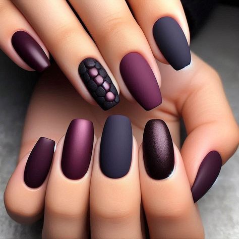 Fall Color Almond Shape Nails, Fall Nail Manicure Ideas, Dark Purple Fall Nails Designs, Deep Purple Nail Art, Dark Autumn Nail Designs, Grey And Burgundy Nails, November Nails Purple, Deep Purple Fall Nails, Gel Nails Dark Colors