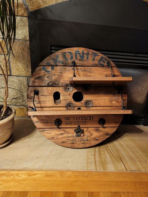 Hardware from Hobby Lobby Wood Reel Projects, Wire Reel Ideas, Wood Spool Ideas, Wooden Wire Reel Ideas, Wire Reel Table, Cable Reel Ideas, Upcycle Wooden Spools Cable Reel, Small Cable Reel Table, Wire Roll Table Wooden Spools