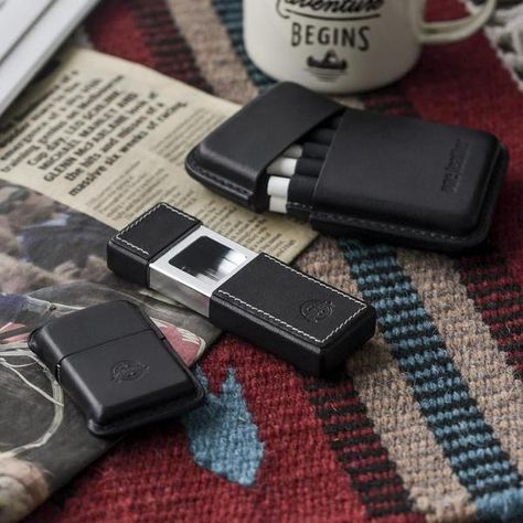 Pocket Ashtray, Portable Ashtray, Custom Zippo, Cool Lighters, Biker Wallet, Design Cool, Mens Black Leather, Leather Gifts, Mens Leather