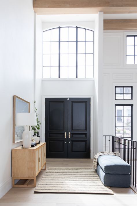 Studio Mcgee Entryway, Mcgee Entryway, Entry Way Design, Home Luxury, Studio Mcgee, Le Chateau, Entry Way, House Entrance, House Inspo