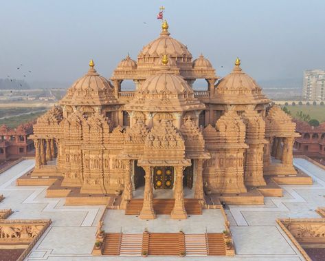 Akshardham Temple stands on the banks of the Yamuna river and though relatively young, is already an icon of Delhi. Know about its location, facts and more Akshardham Temple Delhi, Akshardham Temple, Temple India, Indian Temple Architecture, India Architecture, Ancient Indian Architecture, Amazing India, Asian Architecture, Temple Architecture