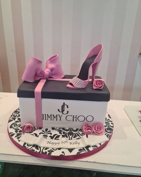 Bake my Day Headcorn on Instagram: "Shoe and shoe box 🎂💖 #shoeboxcake #jimmychoo #jimmychoocake #shoecake #ladyscake #50thbirthdaycake #bakemydayheadcorn" Heels Cake Design, Handbag Cakes Ideas, Handbag Cake Tutorial, Handbag Birthday Cake, Shoe Box Cake, Melon Cake, Shoe Cake, Happy 50th, Birthday Cakes For Men