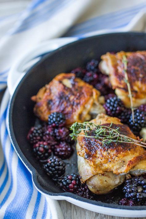 Blackberry Dinner Recipes, Blackberry Chicken Recipes, Blackberry Recipes Savory, Blackberry Raspberry Recipes, Blackberry Chicken, Thyme Uses, Fruit Chicken, Blueberry Chicken, Blackberry Sauce