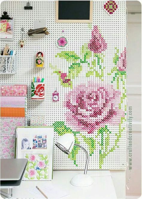 Great idea Painted Pegboard, Pegboard Organization, Sewing Room Design, Dream Craft Room, Diy Cross, Diy Cross Stitch, Sewing Rooms, Craft Room Organization, Cross Paintings