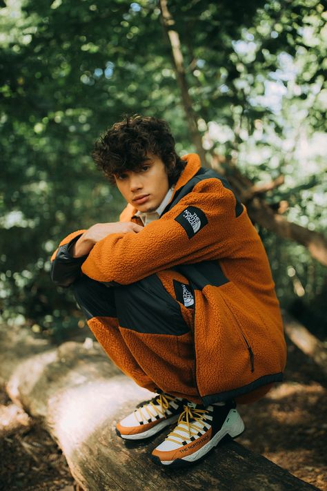 Get Back to Trail with the Latest Drop From The North Face Look Hip Hop, Hiking Aesthetic, Mens Editorial, Outdoor Fashion, Outdoor Outfit, Branding Design Logo, Get Back, S Models, Sport Fashion