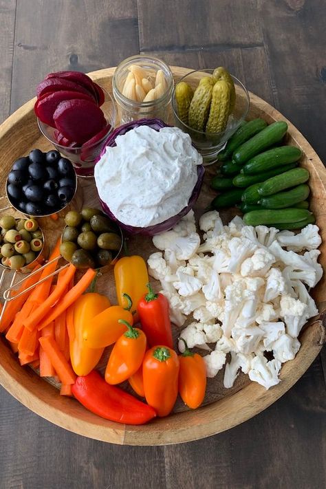 how to make a relish tray | NoBiggie.net Relish Tray Ideas, Turkey Vegetable Tray, Turkey Veggie Tray, Thanksgiving Brunch, Thanksgiving Desserts Easy, Relish Tray, Appetizer Trays, Relish Trays, Easy Veggie