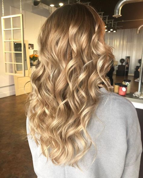 Curls Ideas Hairstyles, Types Of Curls Hairstyles, Loose Curls For Medium Hair, Curled Hair For Long Hair, Medium Hair Curls Wedding, Cute Hair Curls, Curled Hair With Curling Iron, Different Types Of Curled Hair, Engagement Picture Hairstyles Curls