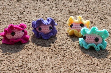 These little oysters may not be ready to share their pearls, but they will share hugs and kisses all day. A fun way to use scrap yarn, and a versatile little amigurumi pattern, these guys will melt your heart. I love making these for craft fairs, as gifts for ocean-themed nurseries, or as stuffed toys for crib mobiles. And of course, they are just plain fun to make. Round up some safety eyes and scrap worsted weight yarn to make your own collection! Amigurumi Summer, Oyster And Pearl, Knitted Crafts, Pearl Crochet, Crib Mobiles, Free Amigurumi Crochet Patterns, Summer Craft, Needle Crafts, All Free Crochet