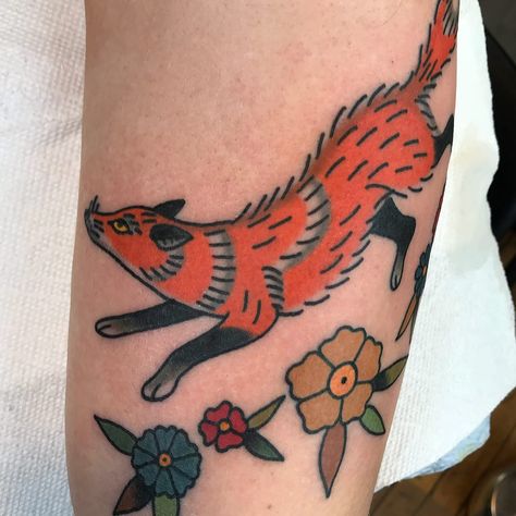 Kitsune Animal, Tattoo Prices, Upper Arm Tattoos, Fox Tattoo, Floral Leaves, Animal Nature, Nature Tattoos, The Little Prince, American Traditional