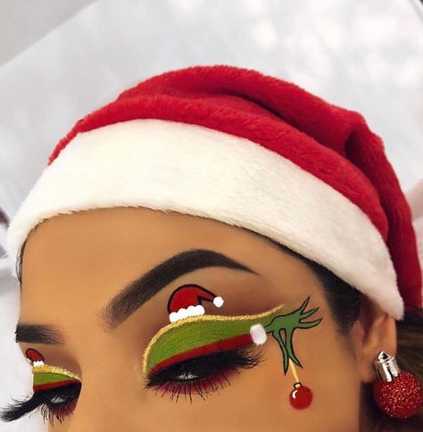 The Grinch Eye Makeup, Grinch Christmas Makeup, Grinch Eyeshadow Looks, Grinch Makeup Looks Eyeshadow, Grinch Makeup Eyeshadow, Grinch Eyeliner, Grinch Eye Makeup, Cute Grinch Makeup, Christmas Eyeshadow Ideas