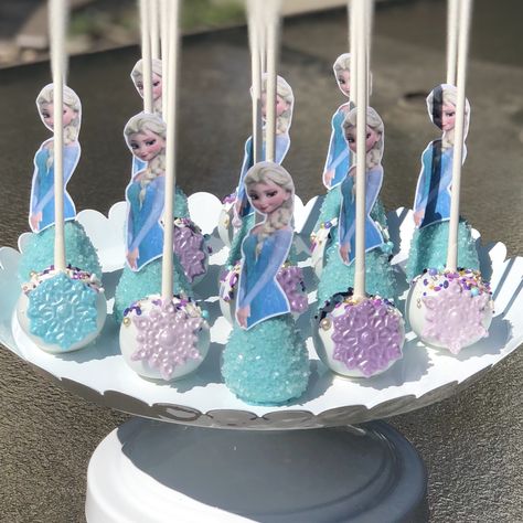 Frozen Cake Pops Ideas, Elsa Cake Pops, Elsa Frozen Party, Frozen Cake Pops, Pastel Frozen, Elsa Party, Olaf Cake, Frozen Theme Cake, Bolo Frozen