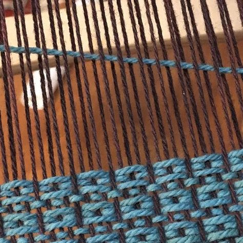 Tapestry Loom Weaving Patterns, Weaving Designs Pattern, Loom Weaving Ideas, Loom Weaving Patterns, Tmyers Handmade, Japanese Weaving, Weaving Clothes, Art Yarn Weaving, Weaving Patterns Design