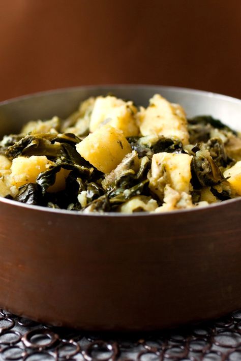 Collard Greens And Potatoes, Greens And Potatoes, Barley Bowl, Vegan Greens, Cooking Potatoes, Side Dishes For Fish, Cooked Potatoes, Green Potatoes, Collard Green