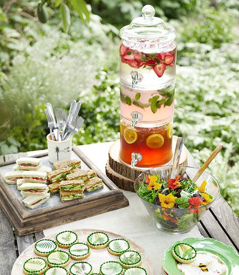 On our "want" list: Z Gallerie's stacked trio of glass beverage dispensers. Glass Beverage Dispenser, Victorian Gardens, Deco Champetre, Fingerfood Party, Garden Party Decorations, Victorian Garden, Beverage Dispensers, Water Party, Tea Party Garden