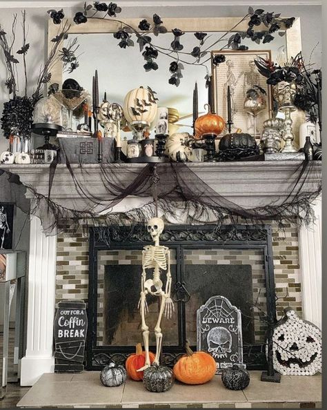 Halloween Decorated Fireplace, French Halloween Decor, Halloween Decorated Mantels, Hocus Pocus Fireplace Decor, Foyer Halloween Decor, Halloween Chimney Decor, Spooky Mantle Decor, Halloween Decorations Fireplace, Fireplace Halloween Decor