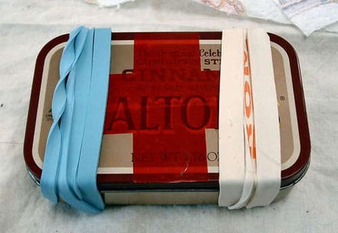 Reuse an Altoids Tin as First Aid Kit Urban Survival Kit, Diy First Aid Kit, School Hacks Diy, Salford City, Altoids Tin, Altoids Tins, Pinhole Camera, Art Of Manliness, Gift Graduation